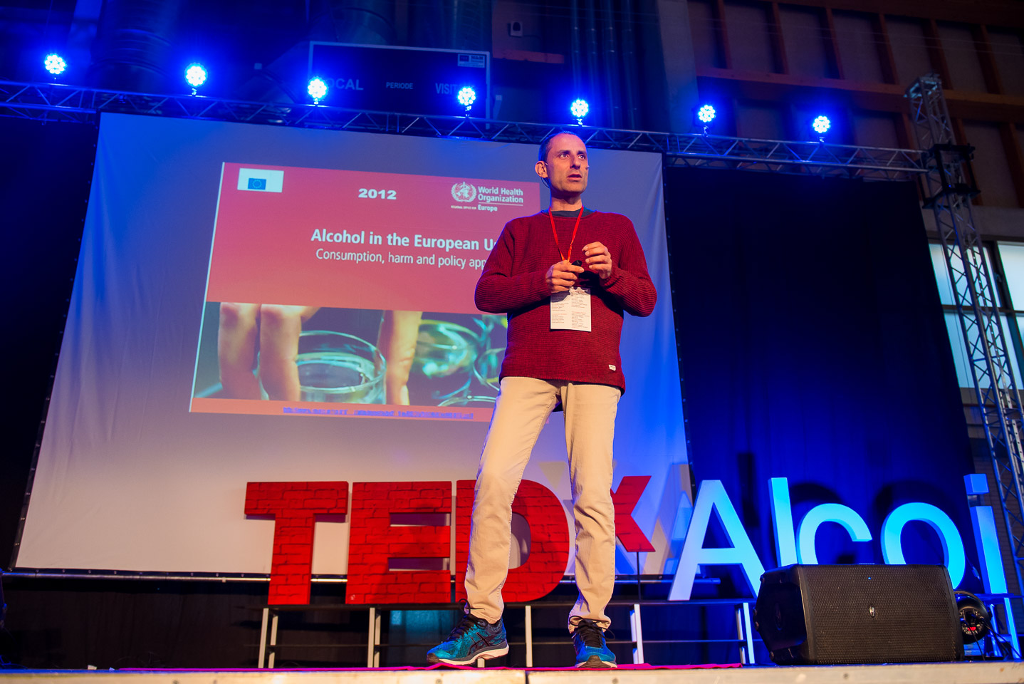 ¿Es sana esa «copita de vino» diaria? | Julio Basulto | TEDxAlcoi